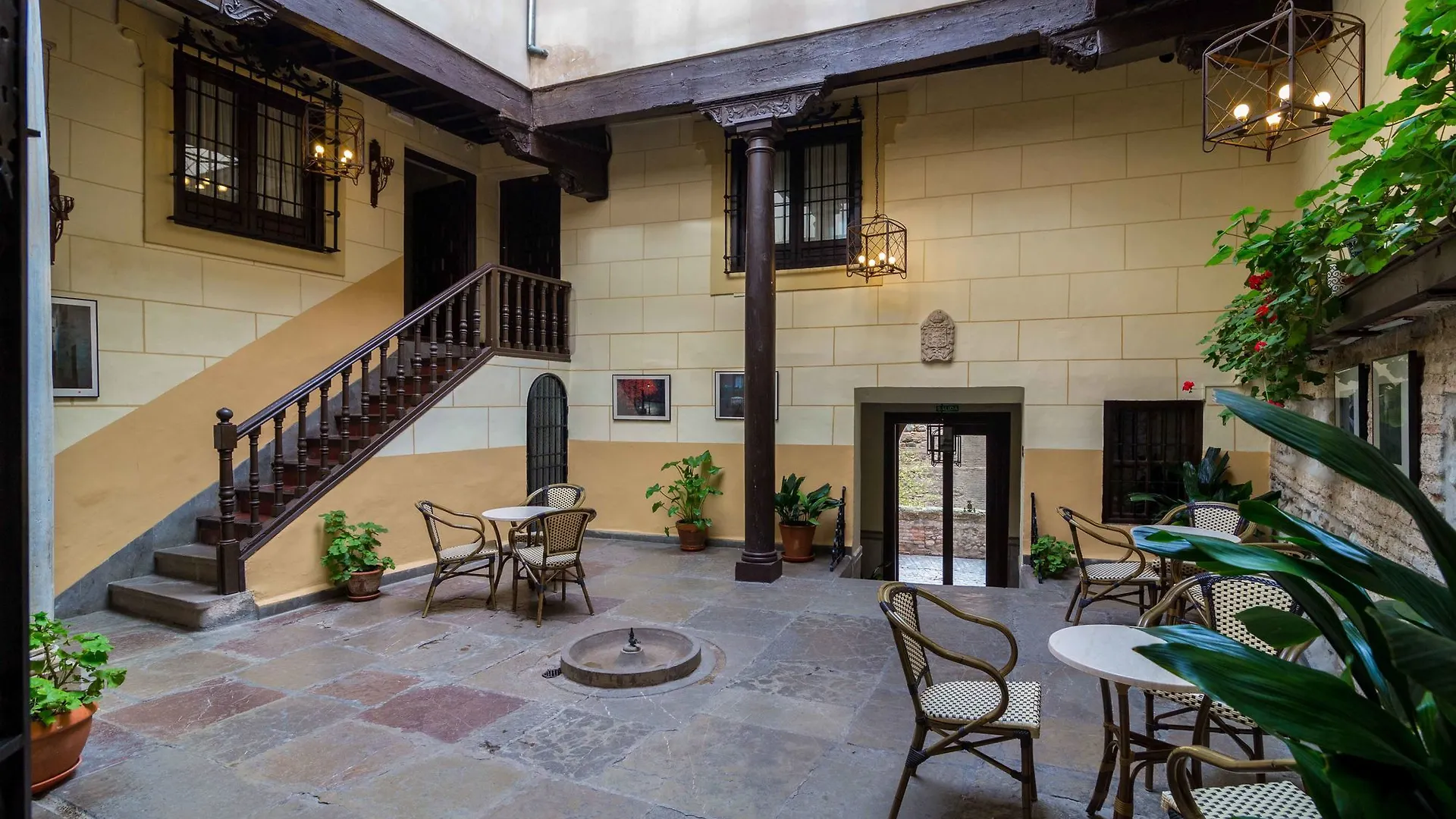 Palacio De Mariana Pineda Granada Otel